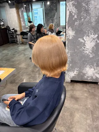 ショート カラー ハイトーン 横浜💞ミオのヘアスタイル