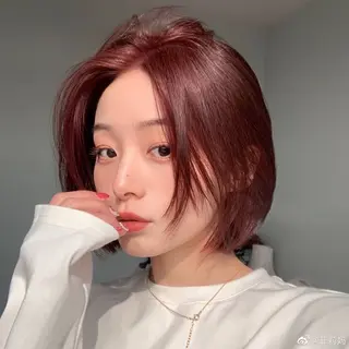 ショート カラー サキ🤍ハイトーン 🩰くびれ巻きヘアのヘアスタイル