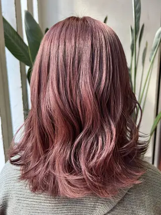 セミロング カラー ブリーチカラー🦖 岡部木乃夏のヘアスタイル