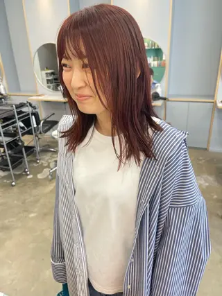 ミディアム カラー 💓パーマ，💗 レイヤーカットのヘアスタイル