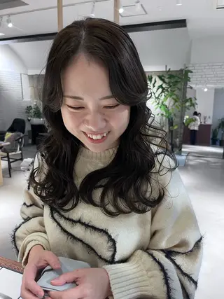 ロング Yui⭐️ 透け感カラーのヘアスタイル
