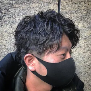 メンズ 波巻きウェーブ 韓国風パーマ 纐纈のヘアスタイル