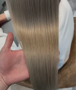 ロング 栄ハイトーン/ ベージュカラー中園薪のヘアスタイル