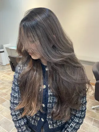 ロング カラー YUI/ ブリーチカラー🌷のヘアスタイル