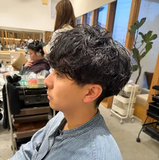 ミディアム パーマ メンズ 服部 雄輝のヘアスタイル