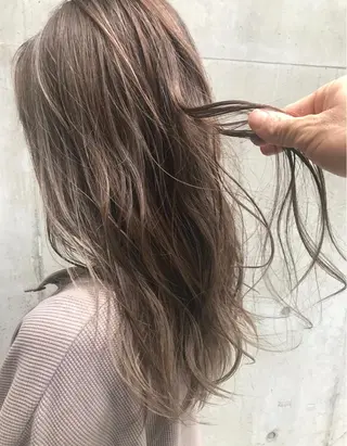 ロング カラー AKI アキのヘアスタイル