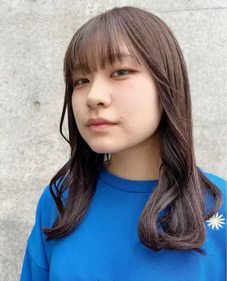セミロング カラー 東村 桃花のヘアスタイル