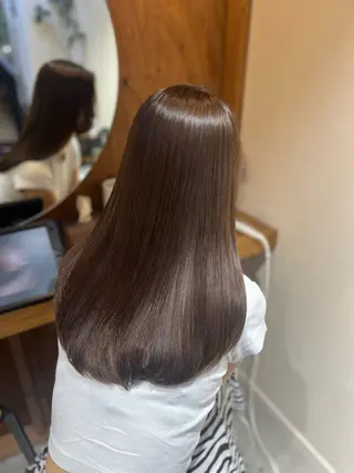 ミディアム 塩川ももこ/ 自然な縮毛矯正のヘアスタイル