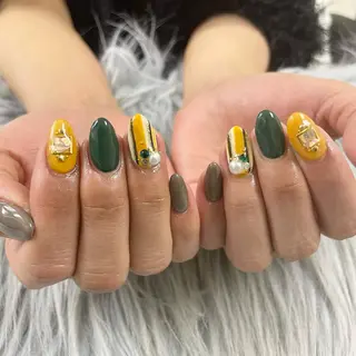 ネイル KUMI💛 MADIAのネイルデザイン