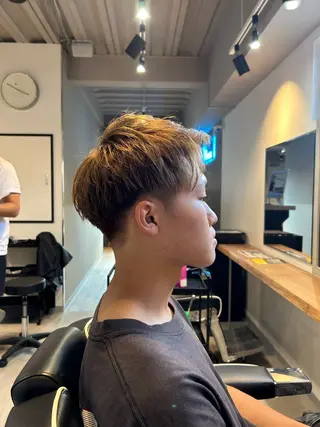 ショート カラー メンズ SYUYA/パーマ/ センターパートのヘアスタイル