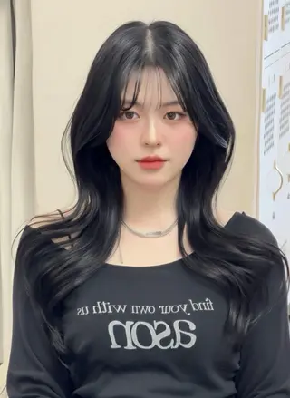 ロング 新野 百恵のヘアスタイル