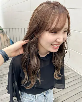 ロング カラー 丸山 莉世のヘアスタイル