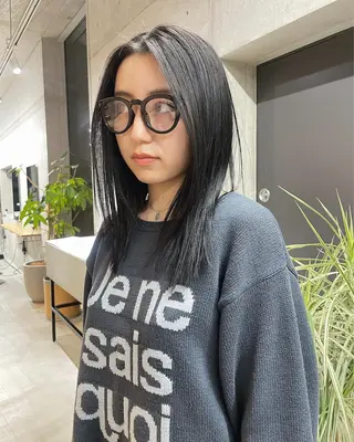 カラー 葉 /レイヤーカットのヘアスタイル