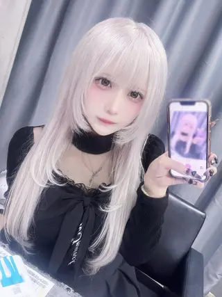 ロング カラー ホワイト&レイヤーカ ットエクステ長畠俊輔のヘアスタイル