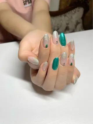 ミディアム え まのネイルデザイン