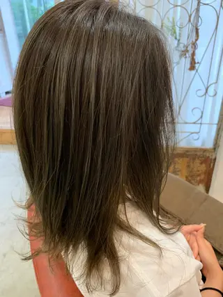 セミロング カラー fio マナミのヘアスタイル