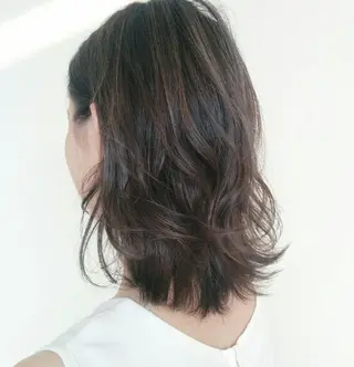 ミディアム カラー 青木 みなのヘアスタイル