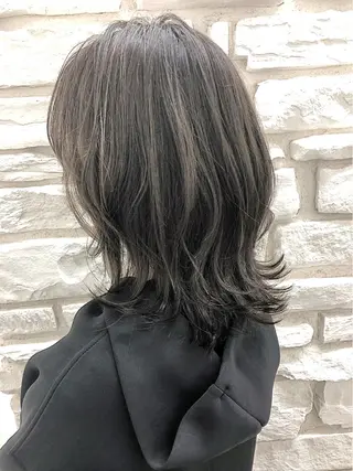 ミディアム 艶髪/ハイトーン Sherryのヘアスタイル