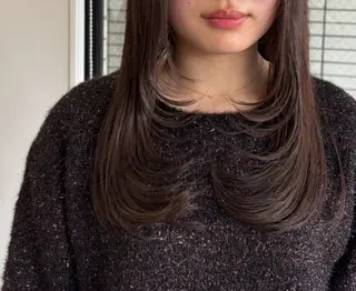 セミロング カラー 浦川 麗美のヘアスタイル