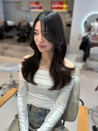 ロング カラー ヘアアレンジ 韓国風レイヤーカット 💎髪質改善"yuiのヘアスタイル