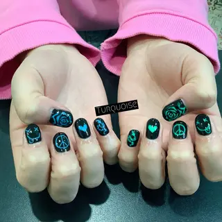 ネイル 個性派ネイルサロン 💅🏼ターコイズのネイルデザイン