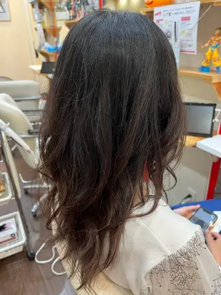 セミロング まさき✂︎ブリーチ／ デザインカラーのヘアスタイル