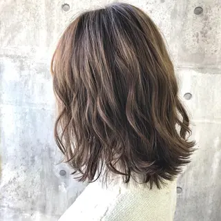 ミディアム カラー 菅沢 奈生のヘアスタイル