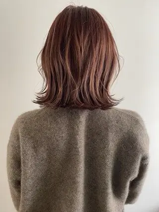 ミディアム カラー 亀山 友菜のヘアスタイル