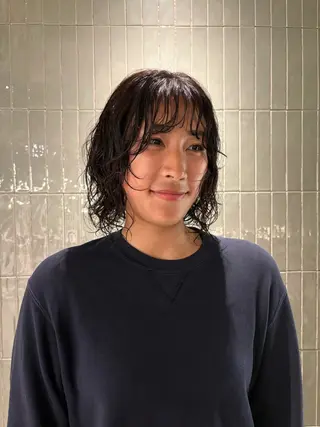 ミディアム パーマ リカ/ハイトーン ・オリーブ🍀のヘアスタイル