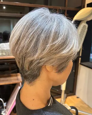 ショート おもだか　がく /横須賀中央のヘアスタイル