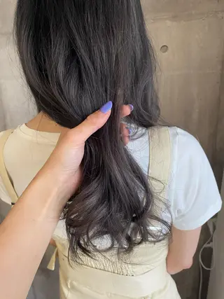ロング カラー 新谷 桃子のヘアスタイル