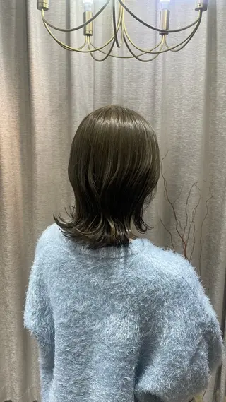 ミディアム カラー ayano / 透明感・くすみカラーのヘアスタイル