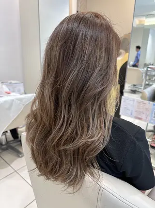 ロング カラー 海希/ブリーチ透明カ ラー/レイヤーカットのヘアスタイル