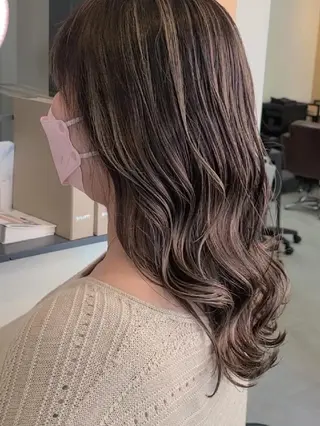 セミロング カラー ブリーチカラー🌈 嘉名 真樹のヘアスタイル