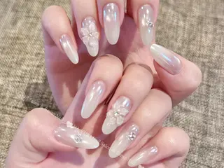 ネイル 🦋 Queenieのネイルデザイン