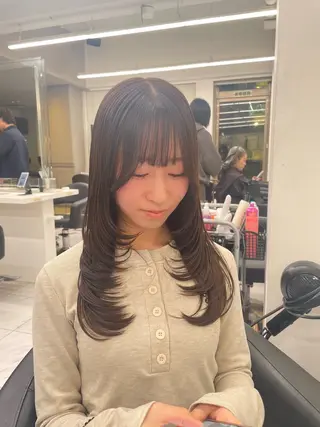 ロング カラー 透明感🤍レイヤー ベージュ‎🤍ピンクのヘアスタイル