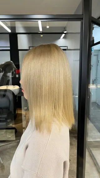 ミディアム け んブリーチ縮毛矯正のヘアスタイル