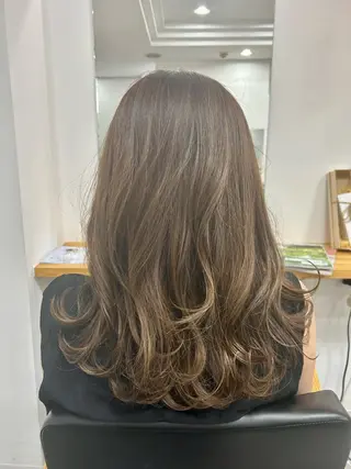 セミロング カラー コバヤシ リョウのヘアスタイル