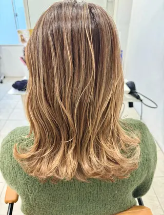 カラー ○HITOMI ○のヘアスタイル