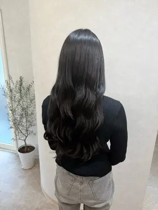 ロング カラー ヘアアレンジ 炭屋 波音のヘアスタイル