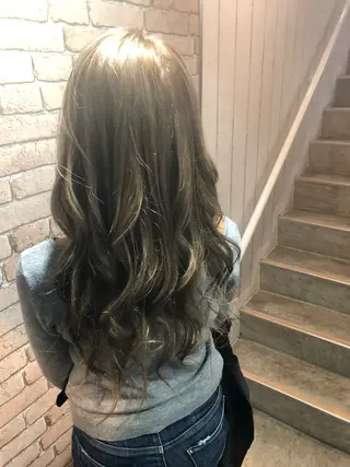 ロング ❤️可愛いハイトーン を造る❤️AKIRAのヘアスタイル