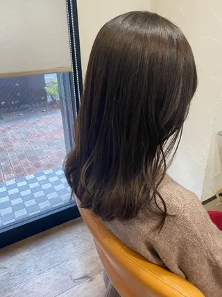 セミロング カラー サプリームヘア 飯田みち瑠のヘアスタイル