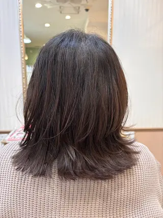 ミディアム 吉井 愛のヘアスタイル