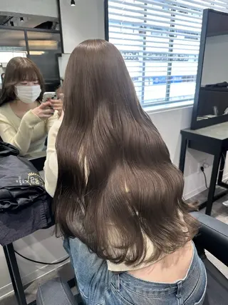 カラー ブリーチ縮毛矯正加藤 赤み無し透明感ヘアのヘアスタイル