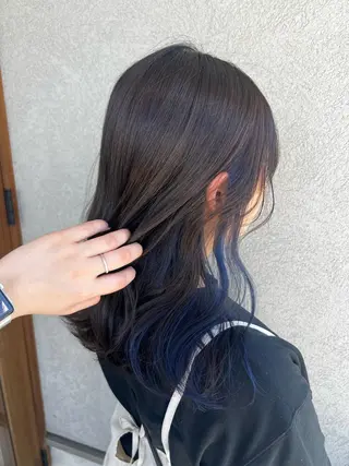 ミディアム カラー 浅岡 みちるのヘアスタイル