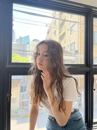 ロング カラー 佐藤 永夏のヘアスタイル
