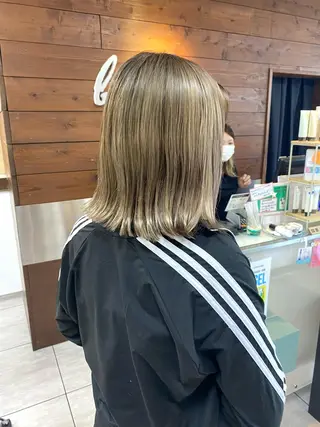 ミディアム カラー パーマ 川上 麻梨阿のヘアスタイル