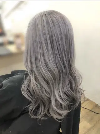 ロング カラー Mëw &のヘアスタイル