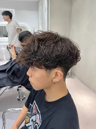 ショート パーマ メンズ ⚡メンズパーマフ ェードカットTomyのヘアスタイル