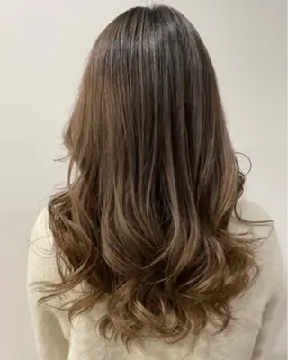 セミロング カラー ヘアアレンジ 🍑🧋ハイトーン 暖色カラーlucaのヘアスタイル